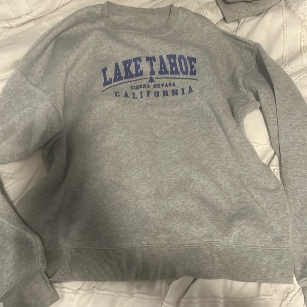 grey crewneck